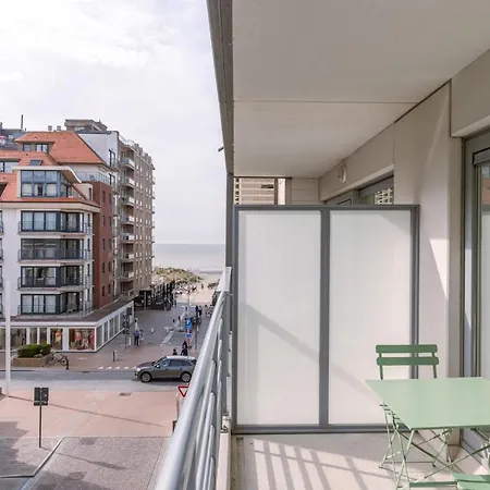 Fresh And Trendy, Completely Renovated Flat With Front Terrace And Side View Of The Dunes And The Sea *
